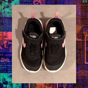 SOLD - Nike Girl Sneakers w/ Pink Swoosh